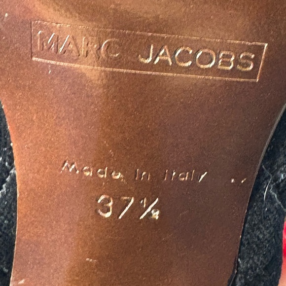 MARC JACOBS women’s Black Quilted Velvet Peep
Toe Heels 4” sz 37.5 never worn - Picture 9 of 9